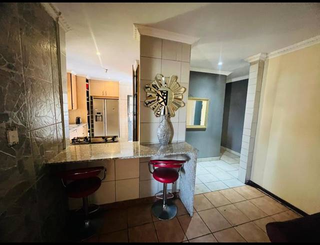 4 BEDROOM HOUSE FOR SALE IN KEMPTON PARK WEST